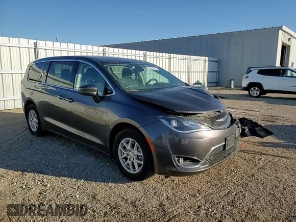 ✅ 2020 Chrysler Pacifica Touring • VIN: 2C4RC1FG4LR142046 • Lot: 85691605. Listed on Copart with 77,602 mi. Free auction sales archive from the USA and detailed vehicle history report at DreamBid. Image 14.