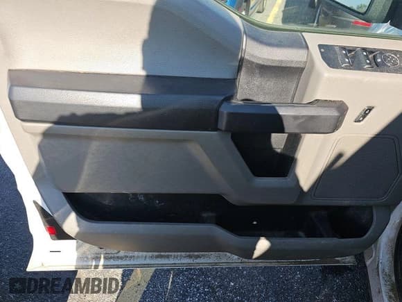 ✅ 2019 Ford F-150 XL • VIN: 1FTEX1EP6KKE99861 • Lot: 43827132. Listed on IAAI with 195,197 mi. Free auction sales archive from the USA and detailed vehicle history report at DreamBid. Image 24.