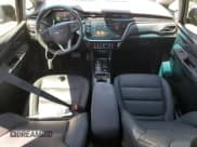 ✅ 2023 Chevrolet Bolt EV 2LT • VIN: 1G1FX6S08P4107637 • Lot: 57239134. Wystawiony na Copart z przebiegiem 7 704 mil. Bezpłatny archiwum sprzedaży aukcyjnych z USA i szczegółowy raport historii pojazdu na DreamBid. Zdjęcie 8.