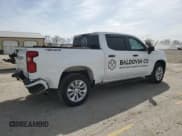 ✅ 2022 Chevrolet Silverado 1500 Custom • VIN: 3GCPYBEK5NG161010 • Lot: 48118315. Wystawiony na Copart z przebiegiem 37 968 mil. Bezpłatny archiwum sprzedaży aukcyjnych z USA i szczegółowy raport historii pojazdu na DreamBid. Zdjęcie 3.