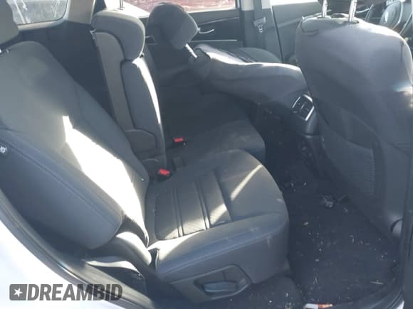 ✅ 2019 Kia Sorento S • VIN: 5XYPG4A57KG532483 • Lot: 41279048. Listed on IAAI with Not provided. Free auction sales archive from the USA and detailed vehicle history report at DreamBid. Image 8.