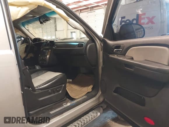 ✅ 2007 Chevrolet Suburban LTZ • VIN: 3GNFC16057G264519 • Лот: 41641397. Опубликован ранее на IAAI с пробегом 235 431 миль. Бесплатный доступ к архиву аукционных продаж из США и подробный отчёт об истории автомобиля на DreamBid. Изображение 5.