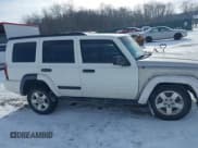 ✅ 2006 Jeep Commander • VIN: 1J8HG48K96C263647 • Lot: 41332683. Wystawiony na IAAI z przebiegiem 156 583 mil. Bezpłatny archiwum sprzedaży aukcyjnych z USA i szczegółowy raport historii pojazdu na DreamBid. Zdjęcie 13.