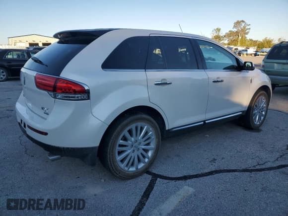 ✅ 2011 Lincoln MKX • VIN: 2LMDJ8JK7BBJ22644 • Lot: 86671605. Wystawiony na Copart z przebiegiem 68 612 mil. Bezpłatny archiwum sprzedaży aukcyjnych z USA i szczegółowy raport historii pojazdu na DreamBid. Zdjęcie 3.