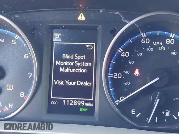 ✅ 2018 Toyota RAV4 XLE • VIN: 2T3WFREV8JW484448 • Lot: 43455380. Wystawiony na IAAI z przebiegiem 112 899 mil. Bezpłatny archiwum sprzedaży aukcyjnych z USA i szczegółowy raport historii pojazdu na DreamBid. Zdjęcie 15.