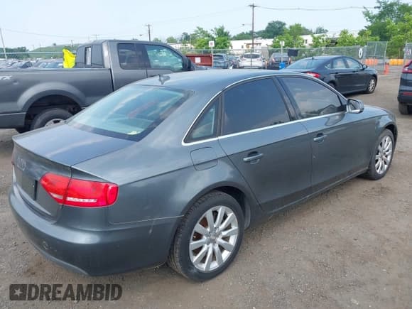✅ 2012 Audi A4 Premium • VIN: WAUAFAFL8CA117217 • Лот: 42444598. Опубликован ранее на IAAI с пробегом 98 741 миль. Бесплатный доступ к архиву аукционных продаж из США и подробный отчёт об истории автомобиля на DreamBid. Изображение 4.