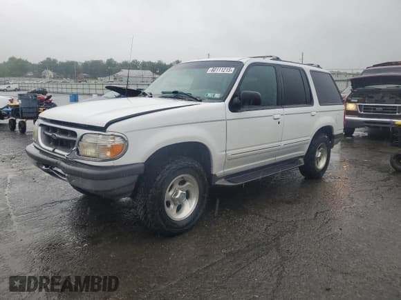 ✅ 1998 Ford Explorer XL • VIN: 1FMZU34X5WZB88907 • Лот: 60111215. Опубликован ранее на Copart с пробегом 128 492 миль. Бесплатный доступ к архиву аукционных продаж из США и подробный отчёт об истории автомобиля на DreamBid. Изображение 1.