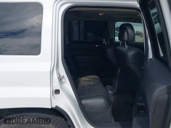 ✅ 2017 Jeep Patriot High Altitude • VIN: 1C4NJPFA1HD132426 • Lot: 43469093. Listed on IAAI with 138,364 mi. Free auction sales archive from the USA and detailed vehicle history report at DreamBid. Image 8.