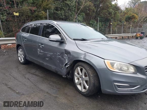 ✅ 2016 Volvo V60 T5 Drive-E Premier • VIN: YV140MEK4G1296965 • Lot: 43745069. Listed on IAAI with 87,737 mi. Free auction sales archive from the USA and detailed vehicle history report at DreamBid. Image 6.