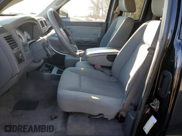 ✅ 2006 Dodge Dakota SLT • VIN: 1D7HW42K46S524262 • Лот: 82985654. Размещён на Copart с пробегом 124 170 миль миль. Получите бесплатный доступ к архиву аукционных продаж из США и посмотрите подробный отчёт об истории автомобиля на DreamBid. Изображение 7.