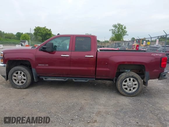 ✅ 2015 Chevrolet Silverado 2500HD LT • VIN: 1GC2KVEG3FZ138187 • Lot: 42406129. Wystawiony na IAAI z przebiegiem 124 512 mil. Bezpłatny archiwum sprzedaży aukcyjnych z USA i szczegółowy raport historii pojazdu na DreamBid. Zdjęcie 15.