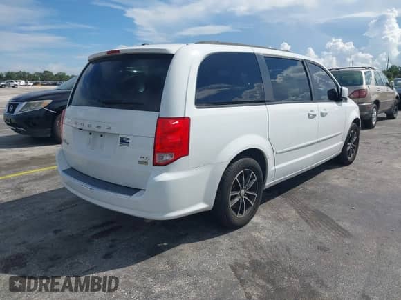 2016 Dodge Grand Caravan R/T z VIN 2C4RDGEGXGR353016, wystawiony jako IAAI lot #43271737 z przebiegiem 101 837 mil mil oraz . Historia ofert i sprzedaży dostępna na DreamBid. Obrazek 4.