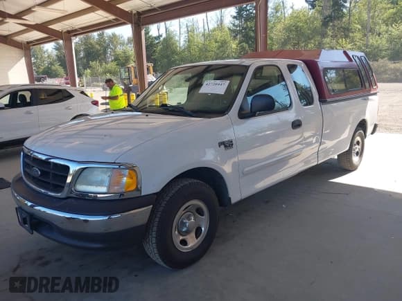 ✅ 2002 Ford F-150 XL • VIN: 2FTRX17W52CA32537 • Lot: 42720447. Wystawiony na IAAI z przebiegiem Nie podano. Bezpłatny archiwum sprzedaży aukcyjnych z USA i szczegółowy raport historii pojazdu na DreamBid. Zdjęcie 2.