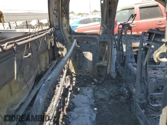 2007 Chevrolet Silverado 1500 1LT z VIN 1GCEK19067Z615473, wystawiony jako Copart lot #65675375 z przebiegiem Nie podano mil oraz Nie do naprawy • Non repairable. Historia ofert i sprzedaży dostępna na DreamBid. Obrazek 10.