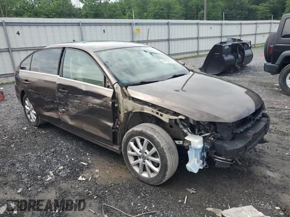 ✅ 2013 Volkswagen Jetta SE • VIN: 3VWDP7AJ8DM431330 • Lot: 56738795. Listed on Copart with 114,151 mi. Free auction sales archive from the USA and detailed vehicle history report at DreamBid. Image 4.