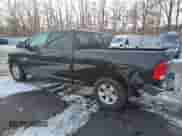 2023 Ram 1500 SLT z VIN 1C6RR7TT3PS565277, wystawiony jako Copart lot #88987655 z przebiegiem 32 934 mil mil oraz Szkoda całkowita • Salvage title. Historia ofert i sprzedaży dostępna na DreamBid. Obrazek 2.