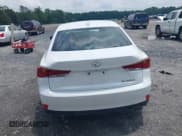 ✅ 2017 Lexus IS 200t • VIN: JTHBA1D25H5053863 • Lot: 42704166. Wystawiony na IAAI z przebiegiem 64 570 mil. Bezpłatny archiwum sprzedaży aukcyjnych z USA i szczegółowy raport historii pojazdu na DreamBid. Zdjęcie 16.