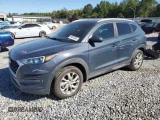 2021 Hyundai Tucson Value z VIN KM8J33A44MU305509, wystawiony jako Copart lot #89531555 z przebiegiem 57 548 mil mil oraz Szkoda całkowita • Salvage title. Historia ofert i sprzedaży dostępna na DreamBid. Obrazek 1.