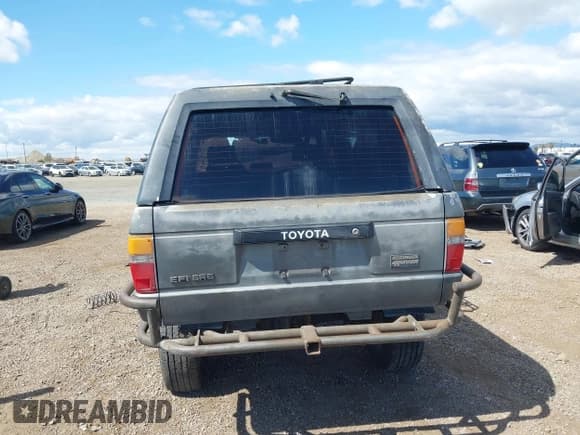 ✅ 1987 Toyota 4Runner Deluxe • VIN: JT4RN62S4H0096110 • Лот: 42071348. Опубликован ранее на IAAI с пробегом 282 741 миль. Бесплатный доступ к архиву аукционных продаж из США и подробный отчёт об истории автомобиля на DreamBid. Изображение 15.