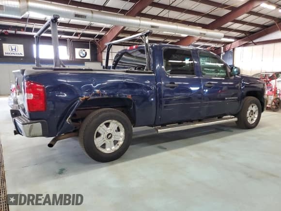 ✅ 2011 Chevrolet Silverado 1500 LT • VIN: 3GCPKSE37BG138043 • Lot: 72391944. Listed on Copart with 184,116 mi. Free auction sales archive from the USA and detailed vehicle history report at DreamBid. Image 3.
