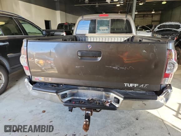 ✅ 2010 Toyota Tacoma • VIN: 5TEMU4FN0AZ733568 • Lot: 80631655. Listed on Copart with 309,958 mi. Free auction sales archive from the USA and detailed vehicle history report at DreamBid. Image 6.