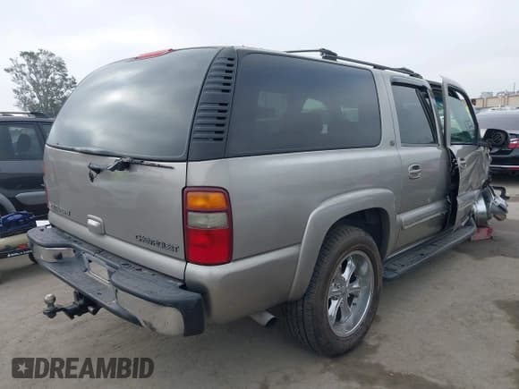 ✅ 2002 Chevrolet Suburban LS • VIN: 1GNEC16T02J206251 • Lot: 42732097. Wystawiony na IAAI z przebiegiem 276 973 mil. Bezpłatny archiwum sprzedaży aukcyjnych z USA i szczegółowy raport historii pojazdu na DreamBid. Zdjęcie 4.