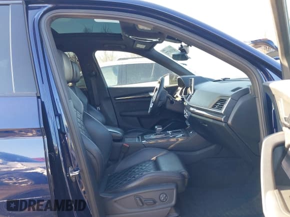 ✅ 2020 Audi SQ5 Premium Plus • VIN: WA1B4AFY6L2016349 • Lot: 41318772. Wystawiony na IAAI z przebiegiem 42 124 mil. Bezpłatny archiwum sprzedaży aukcyjnych z USA i szczegółowy raport historii pojazdu na DreamBid. Zdjęcie 5.