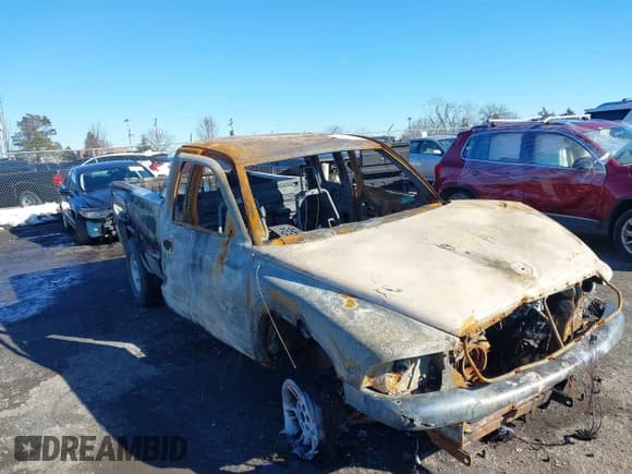 ✅ 2000 Dodge Dakota Sport • VIN: 1B7GG22N5YS643703 • Lot: 41575273. Wystawiony na IAAI z przebiegiem Nie podano. Bezpłatny archiwum sprzedaży aukcyjnych z USA i szczegółowy raport historii pojazdu na DreamBid. Zdjęcie 6.