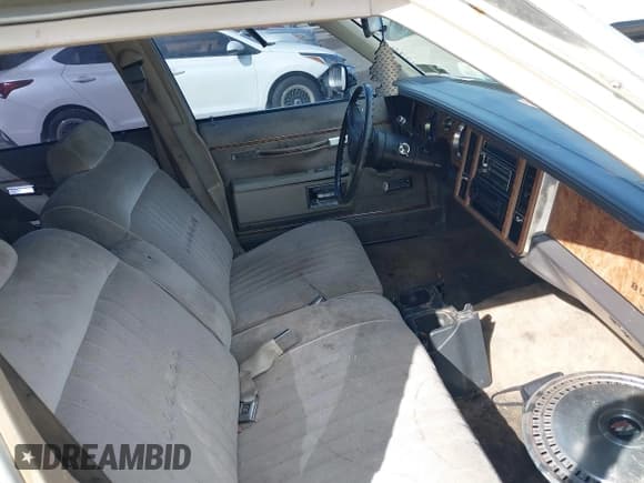 ✅ 1984 Buick LeSabre • VIN: 1G4AN69Y2EH971796 • Lot: 40635018. Wystawiony na IAAI z przebiegiem 139 082 mil. Bezpłatny archiwum sprzedaży aukcyjnych z USA i szczegółowy raport historii pojazdu na DreamBid. Zdjęcie 5.