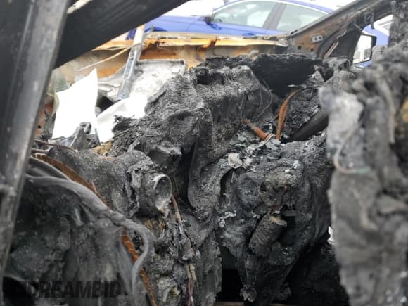 ✅ 2020 Chevrolet Silverado 1500 Custom • VIN: 1GCRYBEKXLZ286221 • Lot: 64035754. Wystawiony na Copart z przebiegiem Nie podano. Bezpłatny archiwum sprzedaży aukcyjnych z USA i szczegółowy raport historii pojazdu na DreamBid. Zdjęcie 9.