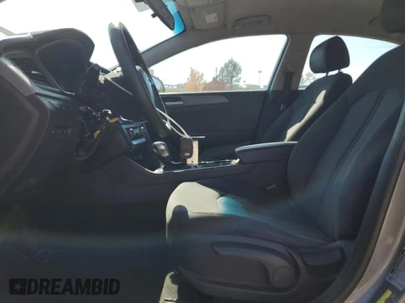 ✅ 2018 Hyundai Sonata SE • VIN: 5NPE24AF9JH693892 • Lot: 91411875. Wystawiony na Copart z przebiegiem 137 232 mil. Bezpłatny archiwum sprzedaży aukcyjnych z USA i szczegółowy raport historii pojazdu na DreamBid. Zdjęcie 7.