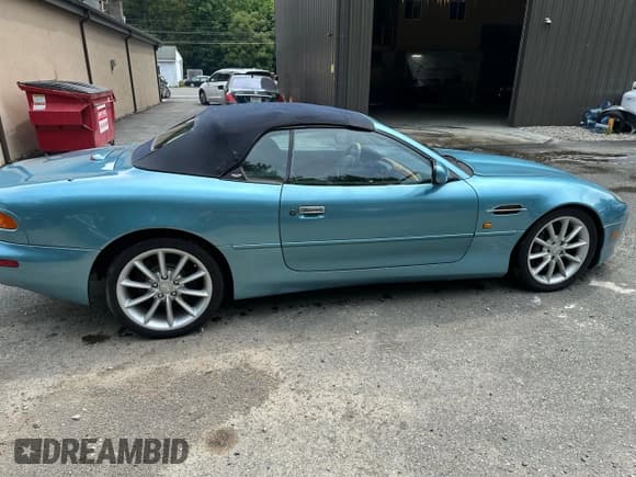 ✅ 2001 Aston Martin Vantage • VIN: SCFAB42321K402008 • Lot: 89475765. Wystawiony na Copart z przebiegiem 60 444 mil. Bezpłatny archiwum sprzedaży aukcyjnych z USA i szczegółowy raport historii pojazdu na DreamBid. Zdjęcie 13.