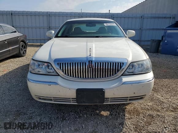 ✅ 2007 Lincoln Town Car Designer Series • VIN: 1LNHM83V97Y601993 • Lot: 86153225. Wystawiony na Copart z przebiegiem 195 493 mil. Bezpłatny archiwum sprzedaży aukcyjnych z USA i szczegółowy raport historii pojazdu na DreamBid. Zdjęcie 5.