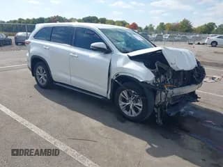 ✅ 2015 Toyota Highlander LE Plus • VIN: 5TDZKRFHXFS065687 • Lot: 43452300. Wystawiony na IAAI z przebiegiem 184 047 mil. Bezpłatny archiwum sprzedaży aukcyjnych z USA i szczegółowy raport historii pojazdu na DreamBid. Zdjęcie 1.