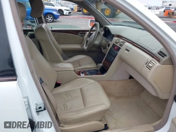 ✅ 1998 Mercedes-Benz E 320 • VIN: WDBJF65F3WA638974 • Lot: 42472196. Listed on IAAI with 137,452 mi. Free auction sales archive from the USA and detailed vehicle history report at DreamBid. Image 5.
