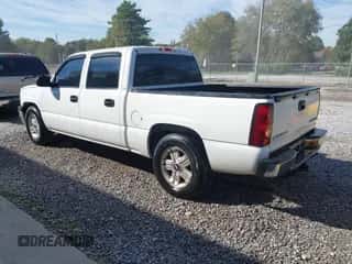 2005 Chevrolet Silverado 1500 LS z VIN 2GCEC13T951289657, wystawiony jako IAAI lot #43475000 z przebiegiem 236 822 mil mil oraz . Historia ofert i sprzedaży dostępna na DreamBid. Obrazek 3.