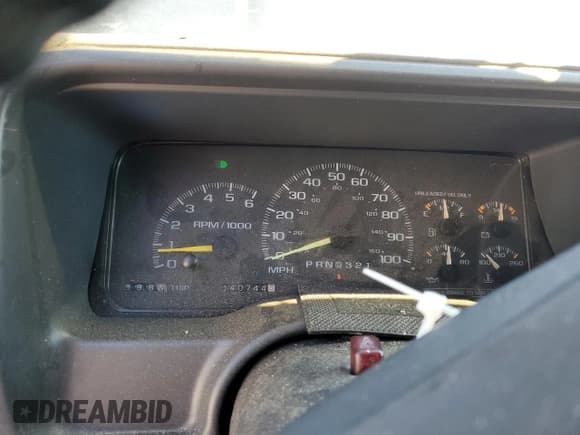 ✅ 1997 Chevrolet Silverado 1500 • VIN: 2GCEK19R6V1217877 • Lot: 90661175. Listed on Copart with 140,744 mi. Free auction sales archive from the USA and detailed vehicle history report at DreamBid. Image 9.