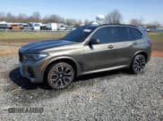 ✅ 2023 BMW X5 M • VIN: 5YMJU0C01P9P15368 • Лот: 50782505. Опубликован ранее на Copart с пробегом Не указан. Бесплатный доступ к архиву аукционных продаж из США и подробный отчёт об истории автомобиля на DreamBid. Изображение 1.