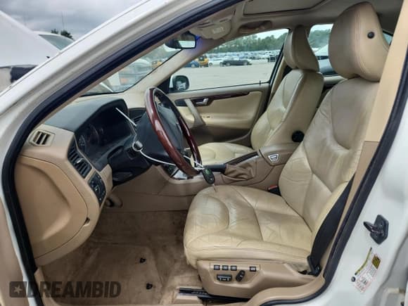 ✅ 2007 Volvo S60 2.5L Turbo • VIN: YV1RS592672620573 • Lot: 69448565. Wystawiony na Copart z przebiegiem 103 770 mil. Bezpłatny archiwum sprzedaży aukcyjnych z USA i szczegółowy raport historii pojazdu na DreamBid. Zdjęcie 7.