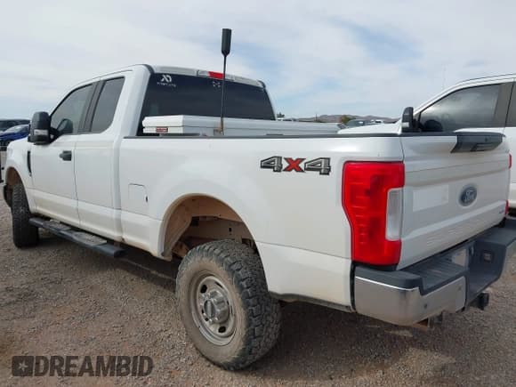 ✅ 2017 Ford F-250 XLT • VIN: 1FT7X2B67HEE98705 • Lot: 42256828. Listed on IAAI with 172,119 mi. Free auction sales archive from the USA and detailed vehicle history report at DreamBid. Image 14.