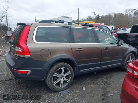 ✅ 2015 Volvo XC70 T6 Platinum • VIN: YV4902ND6F1192071 • Lot: 41848036. Listed on IAAI with 105,477 mi. Free auction sales archive from the USA and detailed vehicle history report at DreamBid. Image 14.