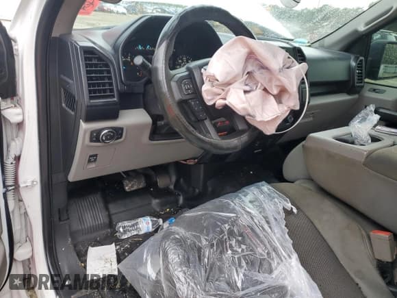 ✅ 2018 Ford F-150 XL • VIN: 1FTMF1C57JFB02794 • Lot: 58041445. Wystawiony na Copart z przebiegiem 279 074 mil. Bezpłatny archiwum sprzedaży aukcyjnych z USA i szczegółowy raport historii pojazdu na DreamBid. Zdjęcie 8.