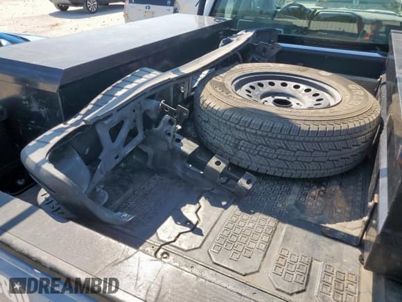 ✅ 2019 Chevrolet Silverado 1500 Work Truck • VIN: 2GCRCNEC0K1230630 • Lot: 80175185. Wystawiony na Copart z przebiegiem 81 281 mil. Bezpłatny archiwum sprzedaży aukcyjnych z USA i szczegółowy raport historii pojazdu na DreamBid. Zdjęcie 12.