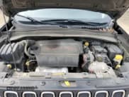 ✅ 2018 Jeep Renegade Latitude • VIN: ZACCJBBB3JPG85742 • Lot: 63432435. Wystawiony na Copart z przebiegiem 141 561 mil. Bezpłatny archiwum sprzedaży aukcyjnych z USA i szczegółowy raport historii pojazdu na DreamBid. Zdjęcie 12.