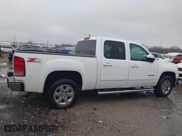 ✅ 2013 GMC Sierra 1500 SLT • VIN: 3GTP2WE76DG161505 • Лот: 43714884. Опубликован ранее на IAAI с пробегом 170 517 миль. Бесплатный доступ к архиву аукционных продаж из США и подробный отчёт об истории автомобиля на DreamBid. Изображение 13.