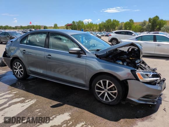 ✅ 2015 Volkswagen Jetta SE • VIN: 3VWD07AJ3FM265774 • Lot: 64813055. Wystawiony na Copart z przebiegiem 88 095 mil. Bezpłatny archiwum sprzedaży aukcyjnych z USA i szczegółowy raport historii pojazdu na DreamBid. Zdjęcie 4.