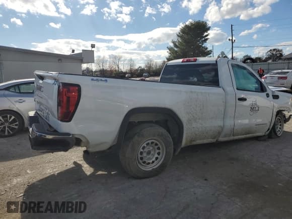 ✅ 2022 GMC Sierra 1500 • VIN: 3GTNUAED8NG509977 • Lot: 79484364. Wystawiony na Copart z przebiegiem Nie podano. Bezpłatny archiwum sprzedaży aukcyjnych z USA i szczegółowy raport historii pojazdu na DreamBid. Zdjęcie 3.