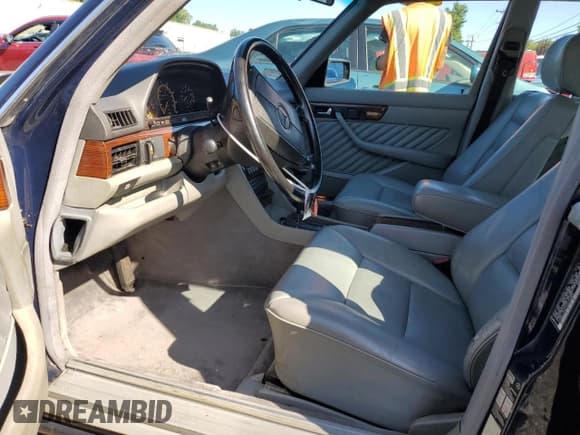 ✅ 1991 Mercedes-Benz 420 SEL • VIN: WDBCA35E1MA599800 • Lot: 66687274. Wystawiony na Copart z przebiegiem 84 817 mil. Bezpłatny archiwum sprzedaży aukcyjnych z USA i szczegółowy raport historii pojazdu na DreamBid. Zdjęcie 7.