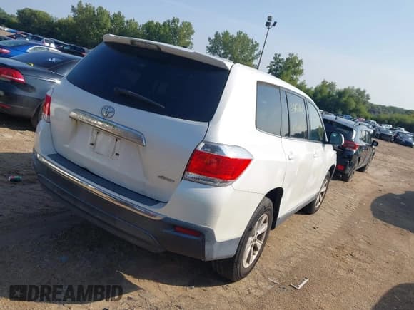 ✅ 2012 Toyota Highlander SE • VIN: 5TDBK3EH0CS123558 • Лот: 43157682. Опубликован ранее на IAAI с пробегом 253 010 миль. Бесплатный доступ к архиву аукционных продаж из США и подробный отчёт об истории автомобиля на DreamBid. Изображение 4.