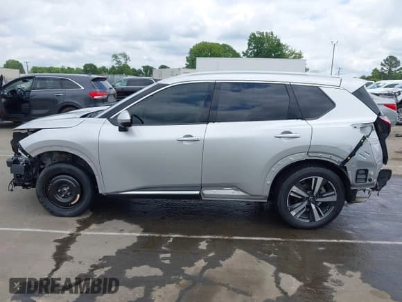 ✅ 2022 Nissan Rogue SL • VIN: 5N1BT3CA3NC716219 • Lot: 42124327. Wystawiony na IAAI z przebiegiem 69 067 mil. Bezpłatny archiwum sprzedaży aukcyjnych z USA i szczegółowy raport historii pojazdu na DreamBid. Zdjęcie 15.